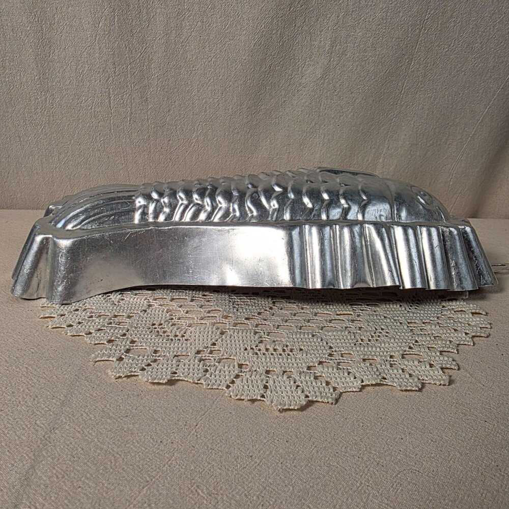 Vintage Fish Shaped Aluminum Jello Gelatin Dessert Mold 12" Long - Picture 5 of 6